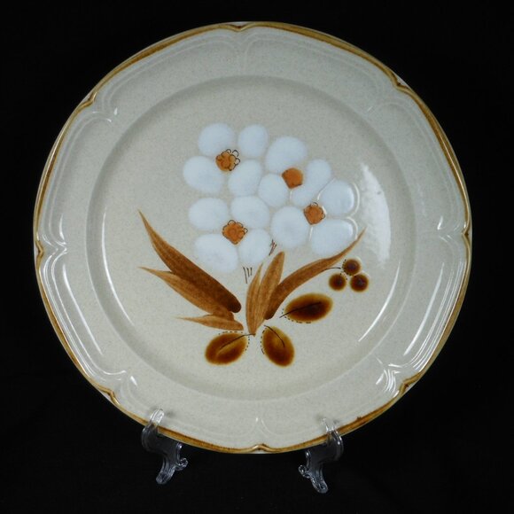 12" stoneware serving plate. The Classic by Hearthside Castlewood Japan - Picture 1 of 6